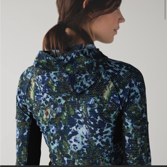 🌹LULULEMON RUNBEAM PULLOVER/HOODIE-4🌹 - Picture 4 of 15